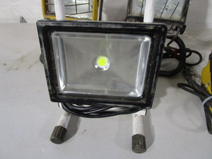 lot 212 image: Work Lights