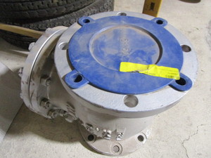 lot 258 image: 6 Pipe Valve