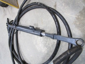 lot 273 image: Hydraulic Hose & Cylinder