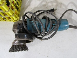 lot 298 image: Makita Grinder & Various Wheels