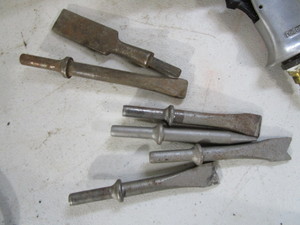 lot 313 image: (2) Air Chisels & Bits