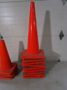 lot 317 image: (13) Safety Cones