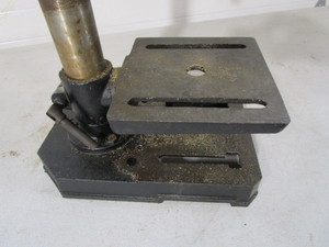 lot 325 image: Tabletop Drill Press