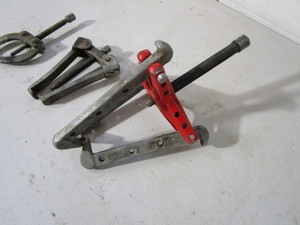 lot 341 image: Gear Pullers