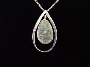 .925 Sterling Silver Green Art Glass Pear Pendant Necklace