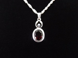 .925 Sterling Silver Oval Cut Garnet Pendant Necklace
