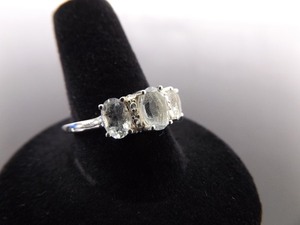 .925 Sterling Silver Oval Cut Zirconias Ring Size 9.25