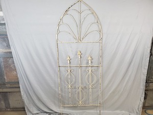 lot 8 image: New Shabby Chic Vine Trellis