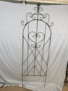 lot 9A image: New Metal Vine Trellis