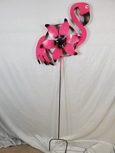 lot 13A image: New Recycled Metal Garden Art Pink Flamingo Spinner on Pole