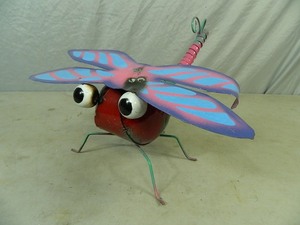 lot 16 image: New Recycled Metal Garden Dragonfly