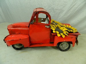 lot 19 image: New Large  Recycled Metal Red Truck with Sunflowers