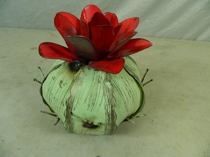 lot 27 image: New Recycled Metal Flowering Cactus Garden Art