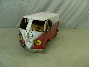 lot 35 image: New Recycled Metal VW Van Bus