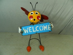 lot 36 image: New Recycled Metal Welcome Bee