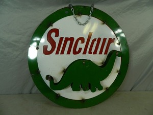 lot 49 image: New Recycled Metal Sinclair Sign