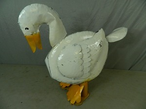lot 63 image: New Large Recycled Metal Garden Art Duck