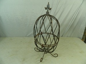 lot 65 image: New Recycled Metal Decoration