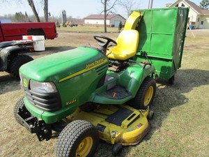 lot 6 image: JD Diesel Mower & Vac