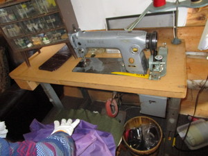 lot 103 image: Commercial Sew Machine