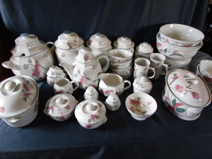 lot 114 image: Mikasa Silk Flowers Serving Dishes