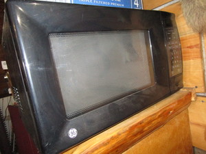 lot 125 image: GE Microwave
