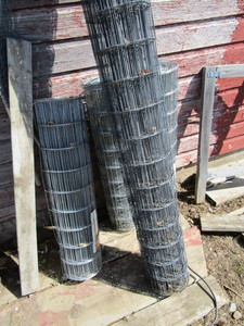 lot 220 image: New Wire Mesh Rolls