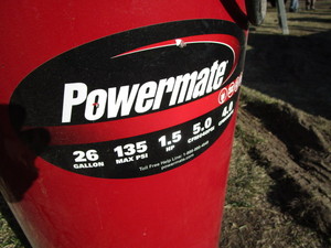 lot 207 image: Upright Air Compressor