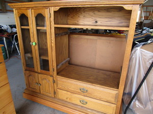 lot 18 image: Entertainment Center