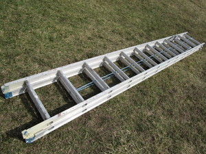lot 33 image: Extension Ladder
