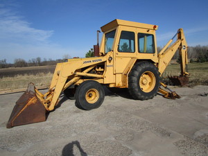 lot 1 image: John Deere Backhoe  Loader - Condition UPDATE - CHECK OUT NEW VIDEOS TAKEN AT INSPECTION OF LOADER OPERATING