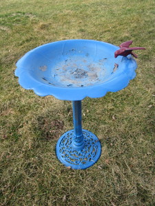 lot 236 image: Metal Bird Bath