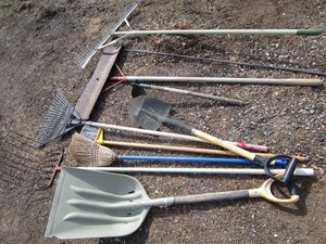 lot 241 image: Garden Tools