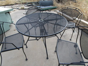 lot 182 image: Patio Set