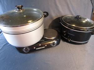 lot 87 image: Hot Plate, Kettle, Crockpot