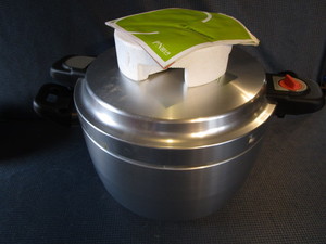 lot 95 image: New Pressure Cooker