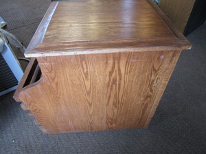 lot 98 image: Oak Lamp Table