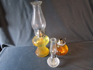 lot 419 image: Kerosene Lamps