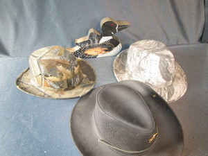 lot 414 image: Mens Hats, Match Holder