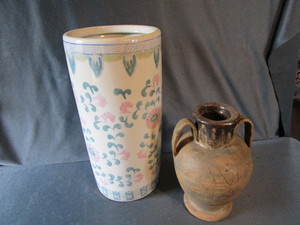 lot 413 image: Vases
