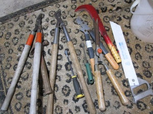 lot 322 image: Garden Tools