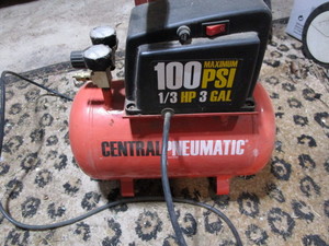 lot 323 image: Air Compressor