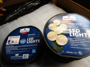 lot 365 image: Holiday Lights