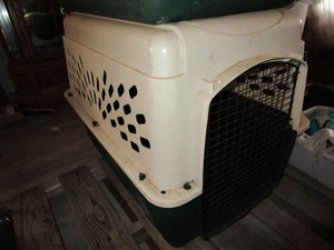 lot 372 image: Porta Kennel