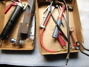 lot 373 image: Grease Gun, Receiver Hitch, Air Accessories