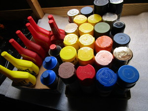 lot 384 image: Spray Paint, HEET