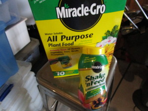 lot 399 image: Miracle Grow