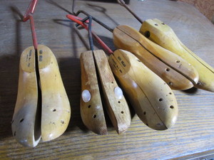 lot 325 image: Wooden Shoe Stretchers