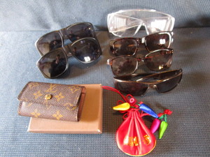 lot 427 image: Key Holder, Ornament, Sunglasses