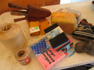 lot 444 image: Knives, Jute, Sponges, Pads